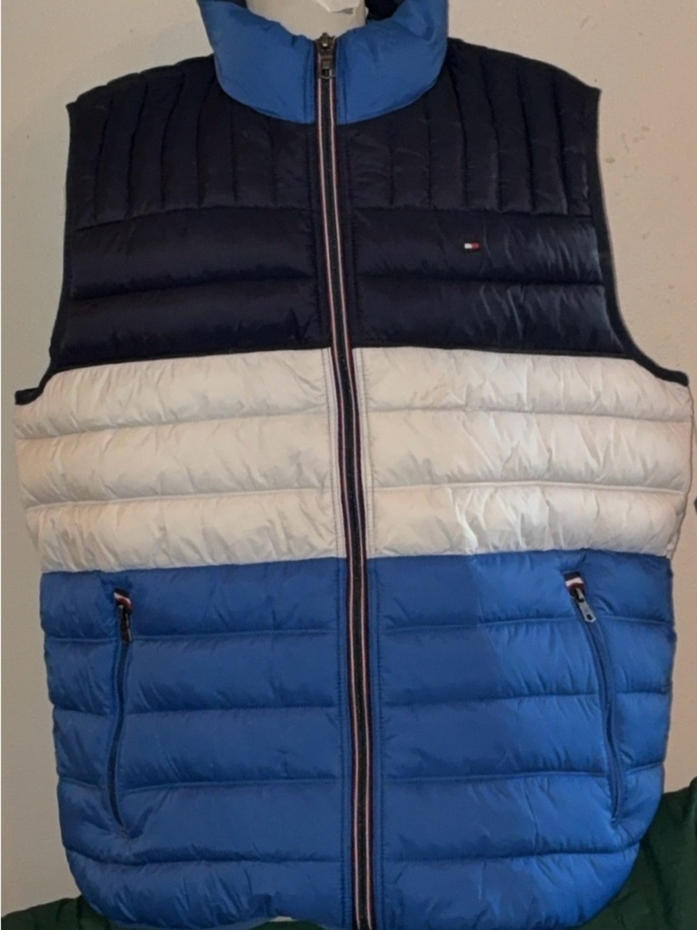 Tommy Hilfiger Colorblock Puffer Vest Blue White Navy Size Large NWT